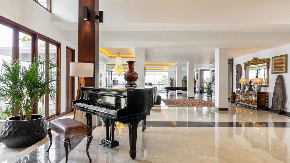 Tirtha Bayu Villa I - Grand piano